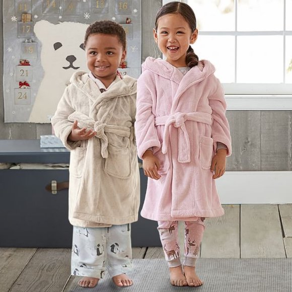 Monogrammed "Maya" Pottery Barn Kids  Solid Plush Pink Robe Robe NEW 2T/3T - Picture 1 of 3